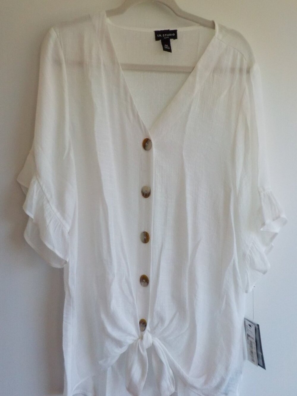 I.N. Studio Blouse - Petite X-Large - NWT - Button White Ruffle (766)